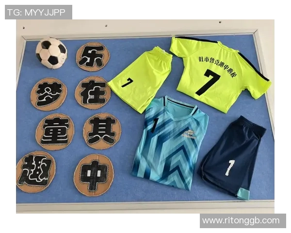 足球明星亲自送出足球手套与观众互动传递热爱与激情